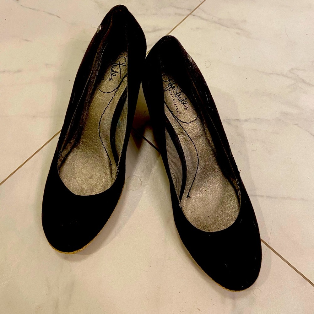 Life Stride black wedges